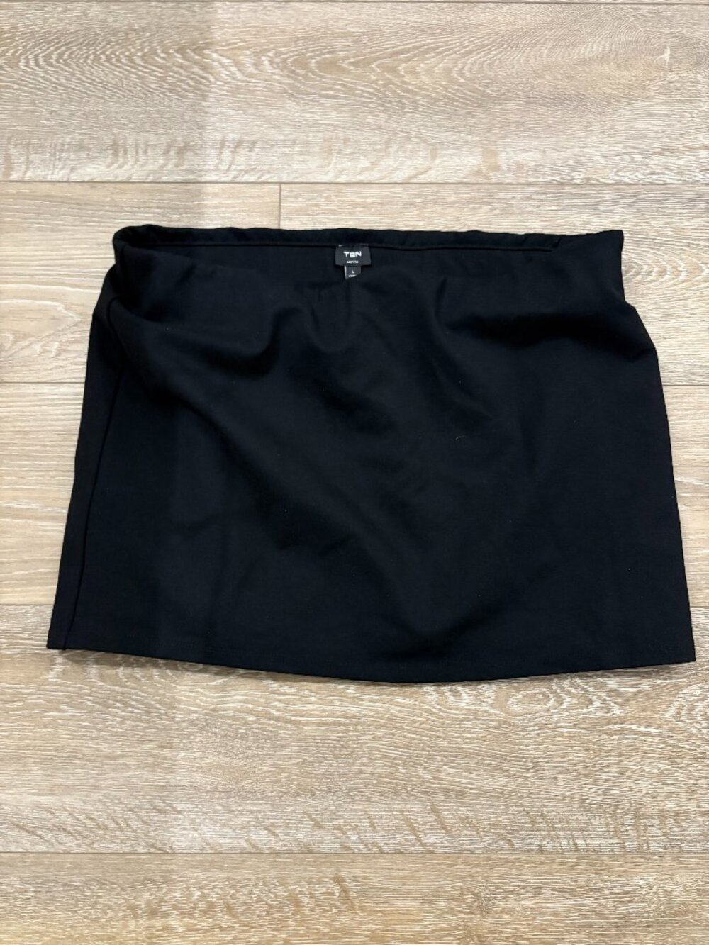 Black Aritzia TEN skirt